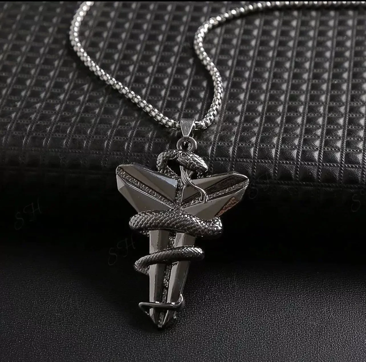 🏀 NBA Legendary Sword Sheath Snake Necklace